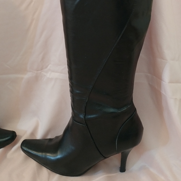 Women's Boots - Picture 2 of 6